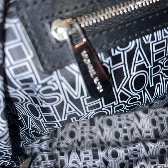 Michael Kors Kiki Tote - Picture 10 of 12